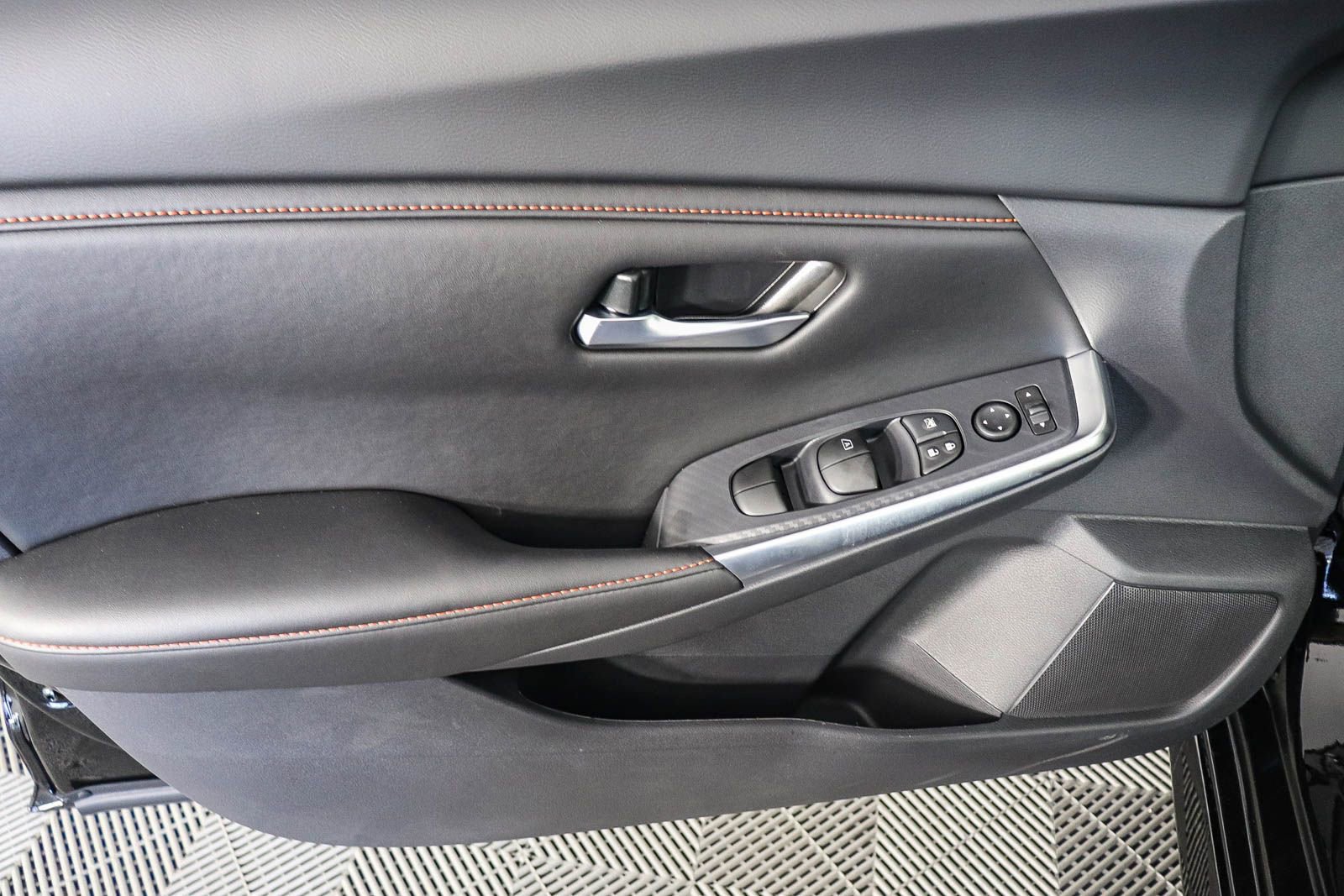 Used 2025 Nissan Sentra SR image 23