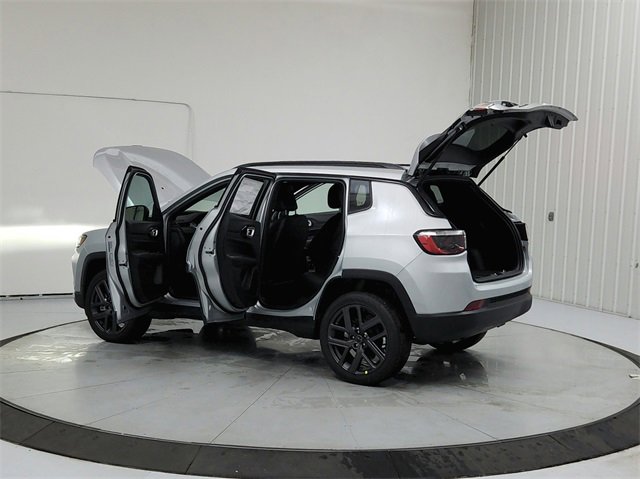 New 2026 Jeep Compass Latitude image 13