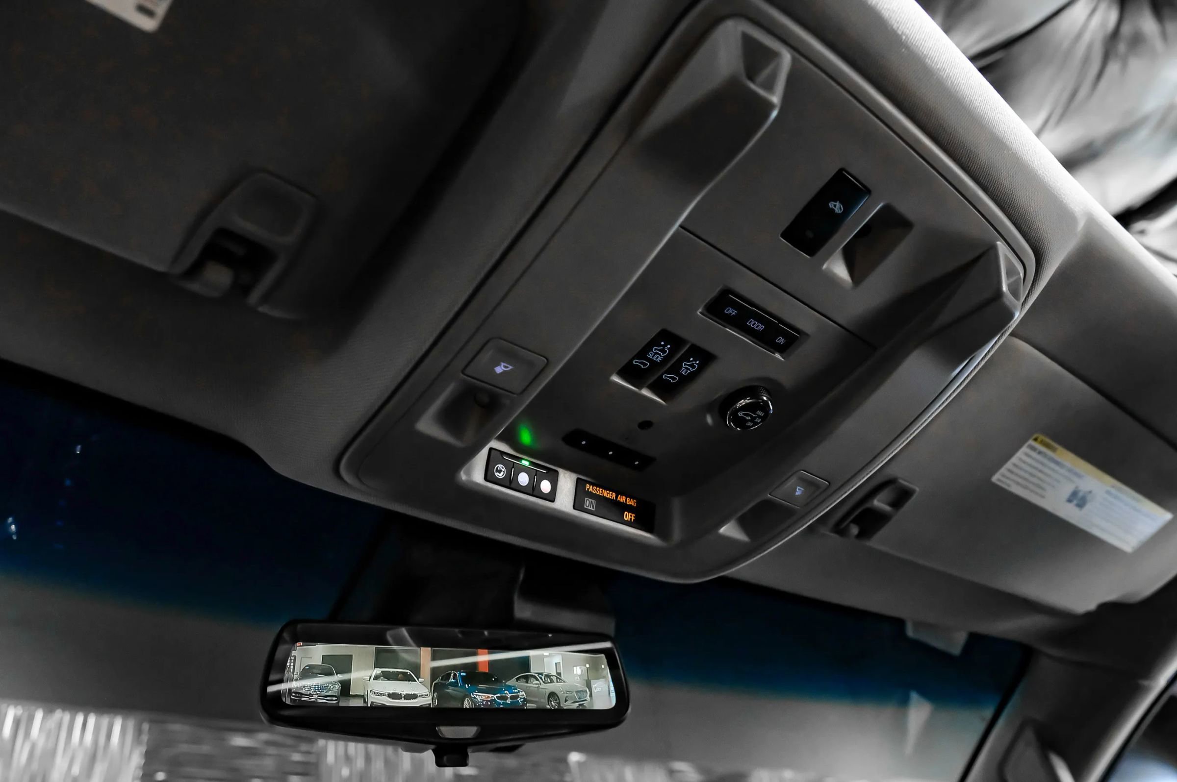 Used 2017 Cadillac Escalade ESV Luxury RWD image 40