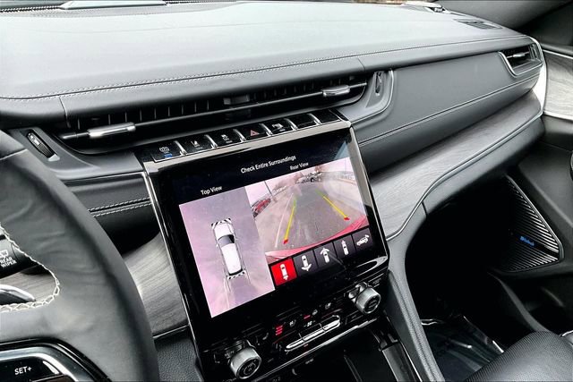 Used 2023 Jeep Grand Cherokee Overland w/ Advanced Protech Group III image 11