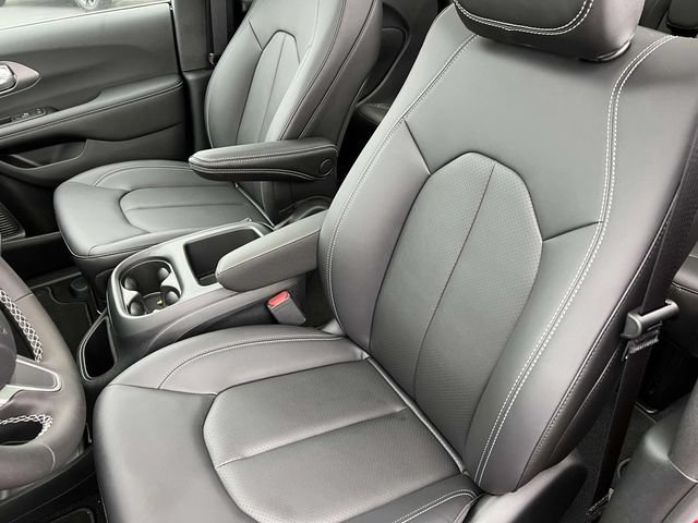 New 2025 Chrysler Pacifica Select AWD/4WD image 23