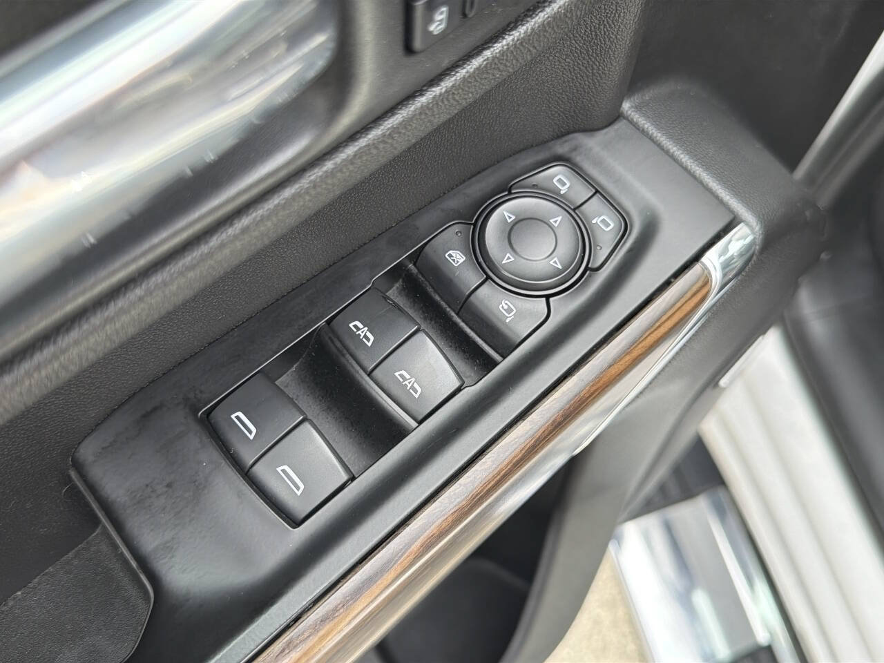 Used 2019 Chevrolet Silverado 1500 High Country w/ Technology Package AWD/4WD image 30
