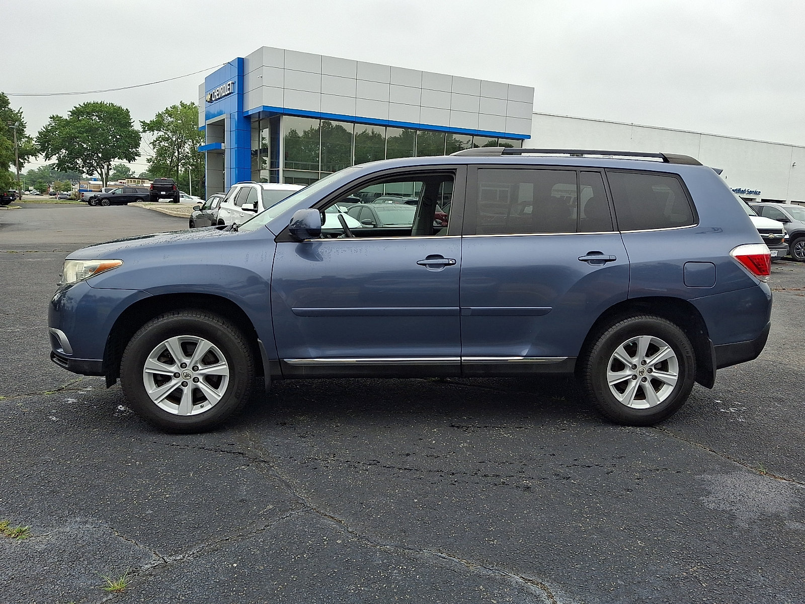 Used 2013 Toyota Highlander Plus AWD/4WD image 4