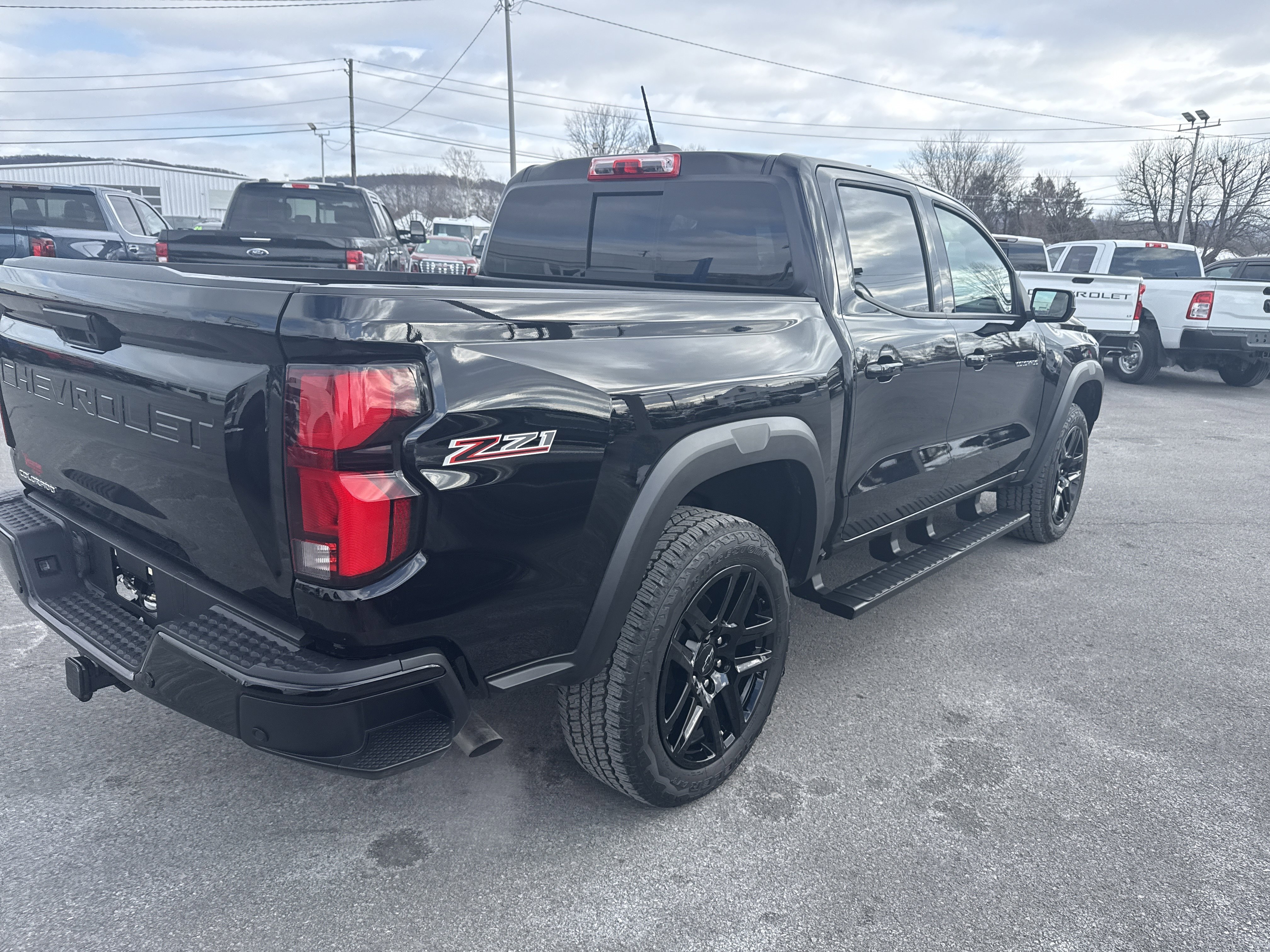 Used 2024 Chevrolet Colorado Z71 w/ Z71 Convenience Package 2 image 3