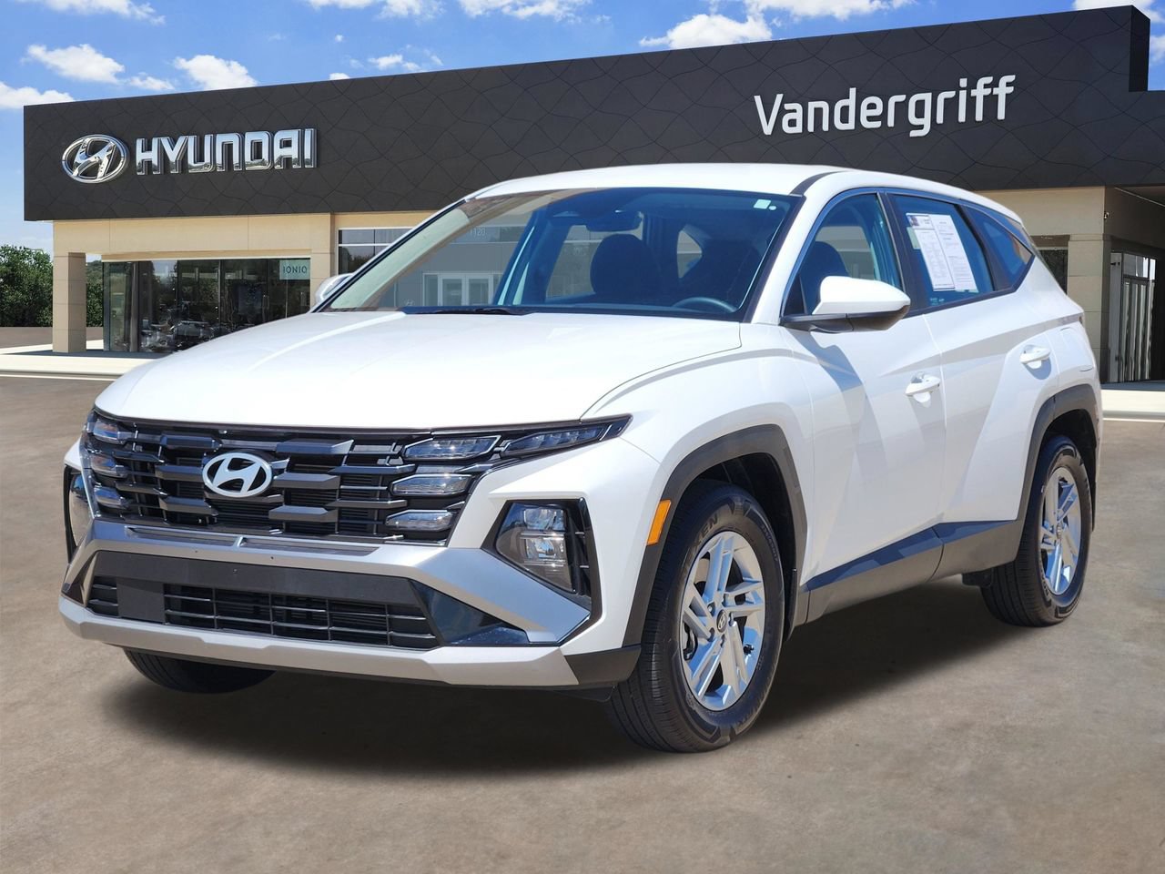 Certified 2025 Hyundai Tucson SE FWD image 2