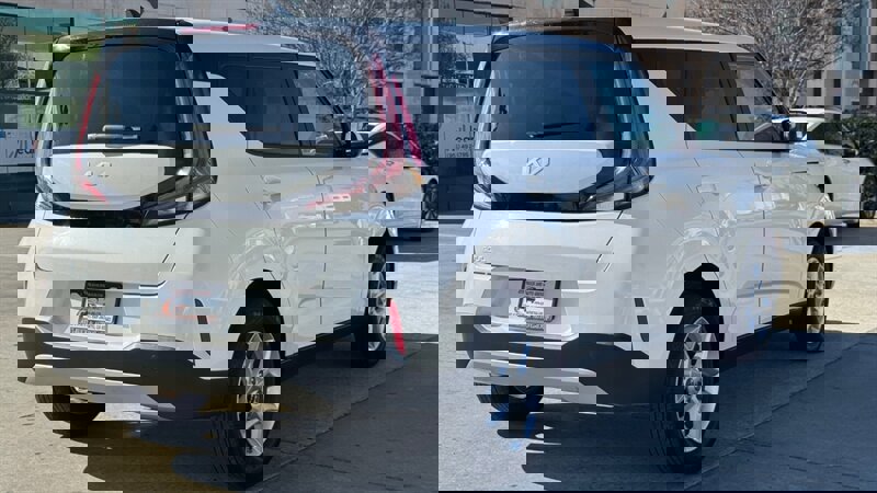 Used 2025 Kia Soul LX w/ LX Technology Package image 12