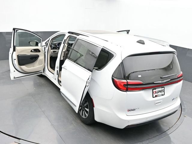 Used 2023 Chrysler Pacifica Limited FWD image 67