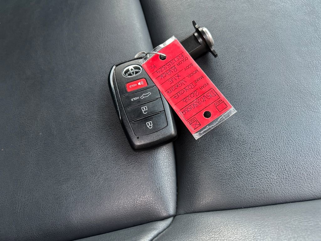 Used 2023 Toyota Venza XLE image 30