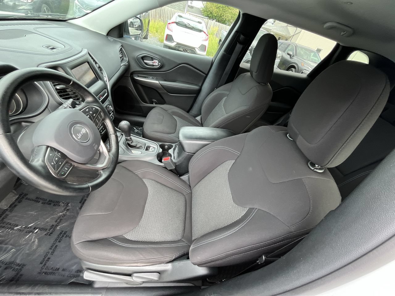Used 2020 Jeep Cherokee Latitude w/ Cold Weather Group AWD/4WD image 5