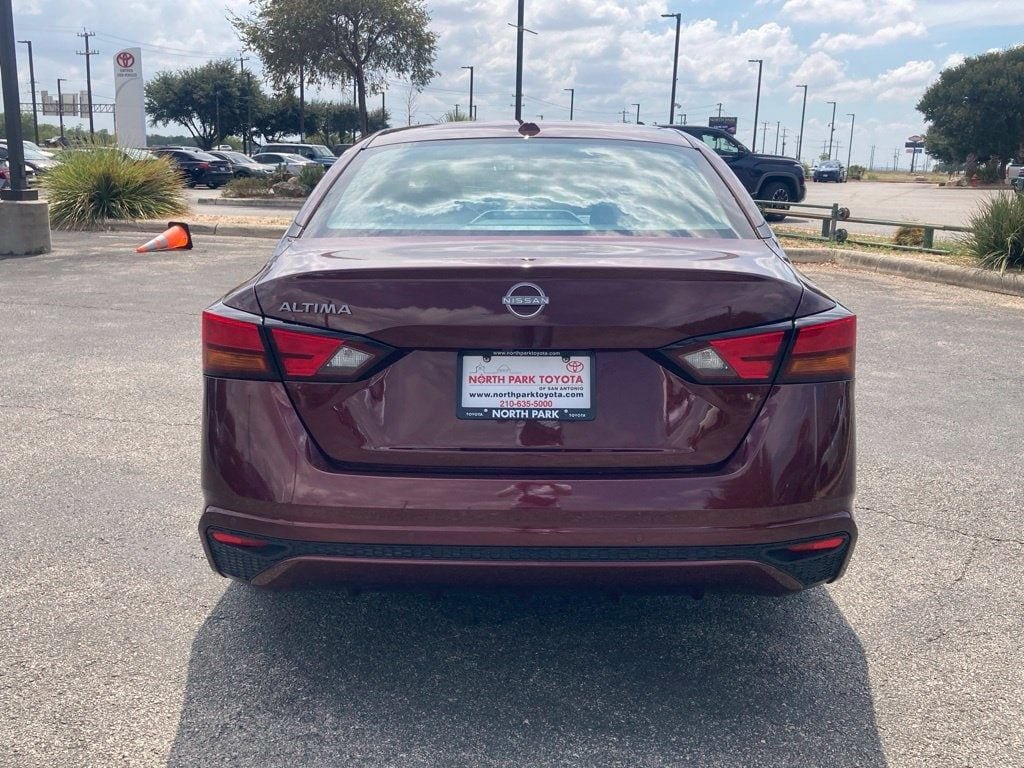 Used 2025 Nissan Altima 2.5 SV FWD image 6