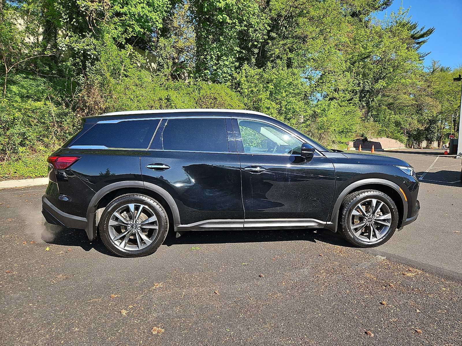 Used 2023 INFINITI QX60 Luxe w/ Performance Audio Package AWD/4WD image 7