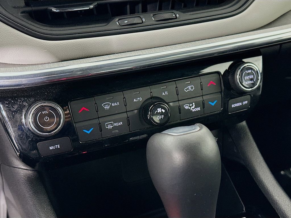 Certified 2024 Jeep Compass Limited image 24