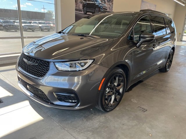 Used 2022 Chrysler Pacifica Limited w/ S Appearance Package