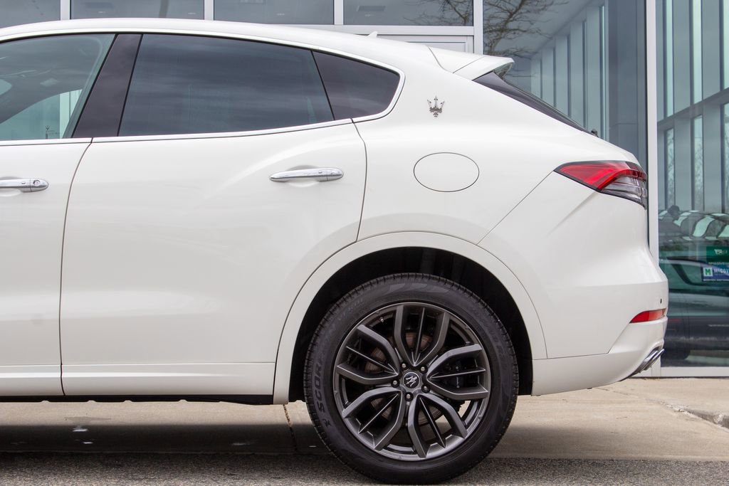 Used 2024 Maserati Levante GT Ultima image 7