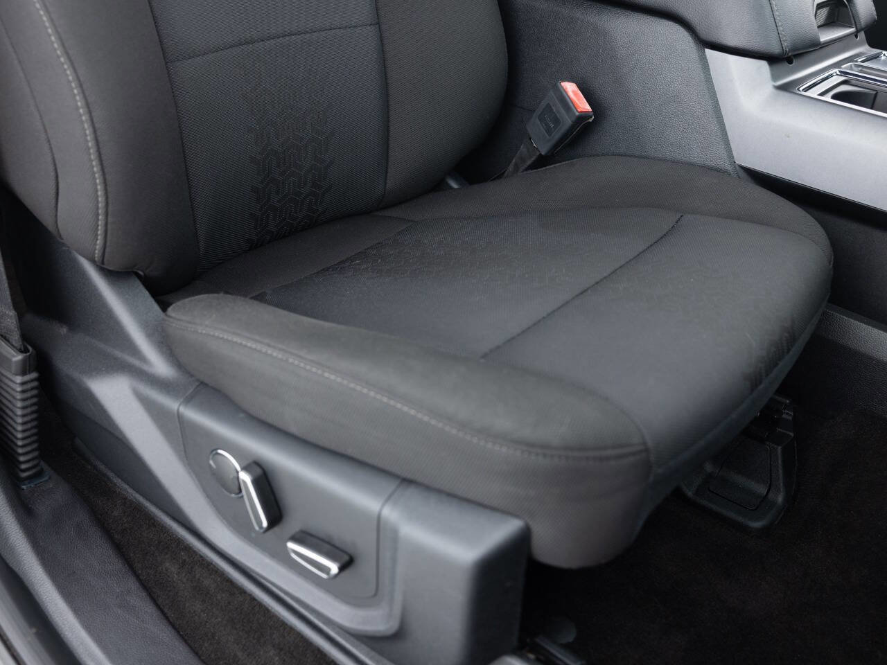 Used 2018 Ford F150 XLT w/ Equipment Group 302A Luxury image 32