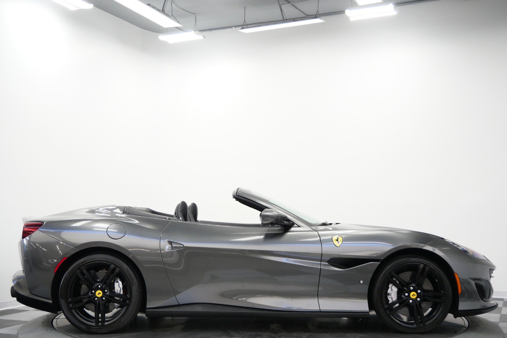 Used 2019 Ferrari Portofino RWD image 52
