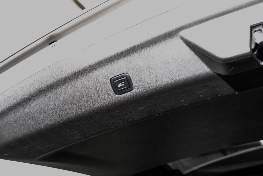 Used 2021 Cadillac Escalade Sport RWD image 49