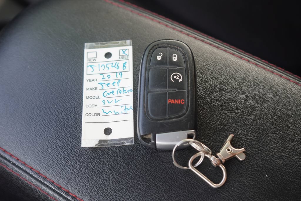 Used 2019 Jeep Cherokee Trailhawk w/ Cold Weather Group AWD/4WD image 35