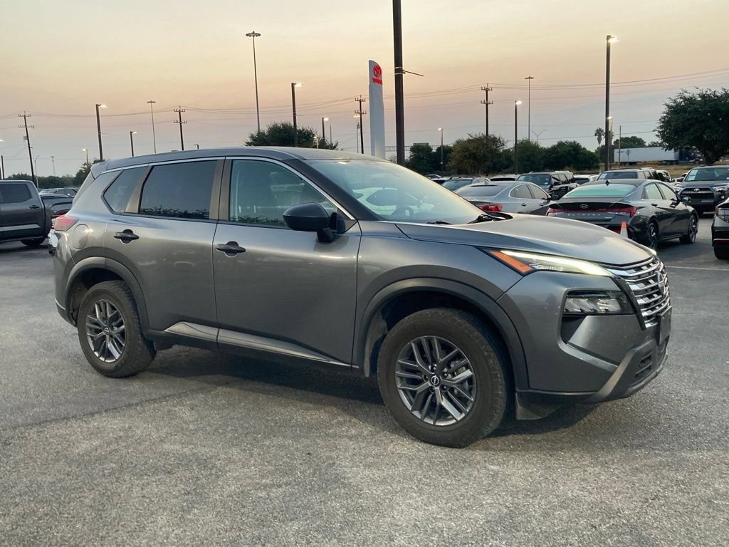Used 2024 Nissan Rogue S FWD image 3