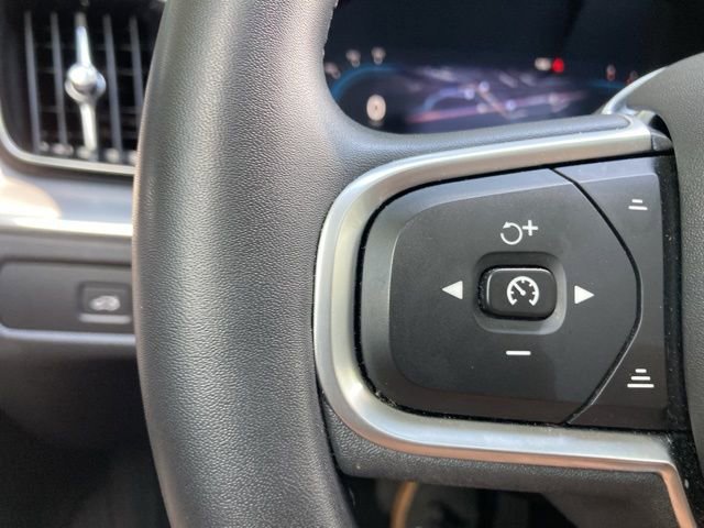 Used 2023 Volvo XC60 B5 Core image 27