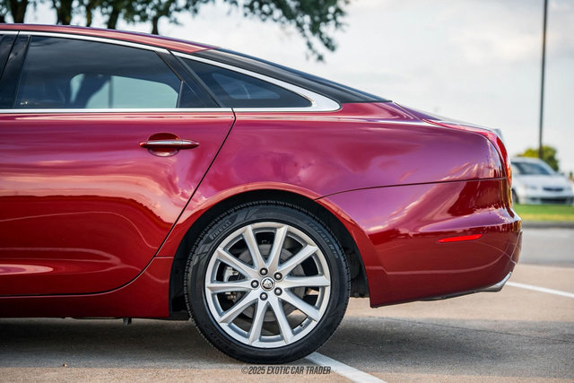 Used 2012 Jaguar XJ image 5