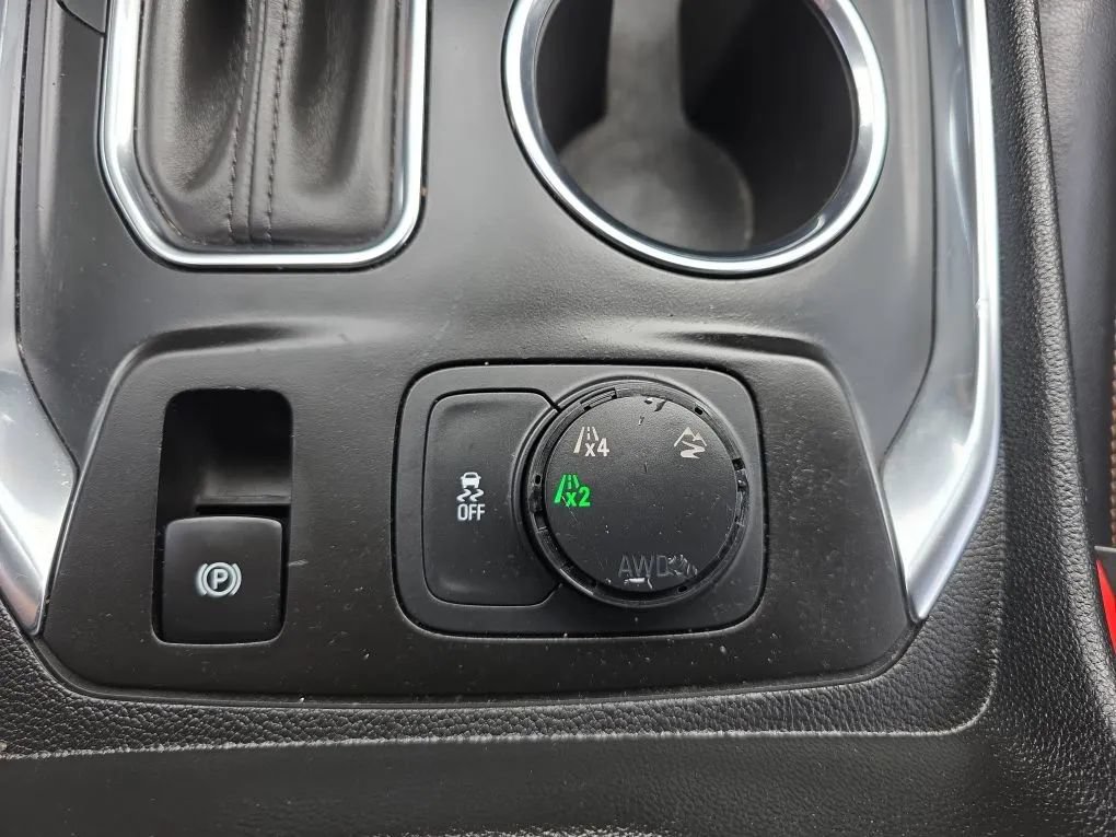 Used 2019 Chevrolet Traverse LT w/ LT Premium Package AWD/4WD image 33