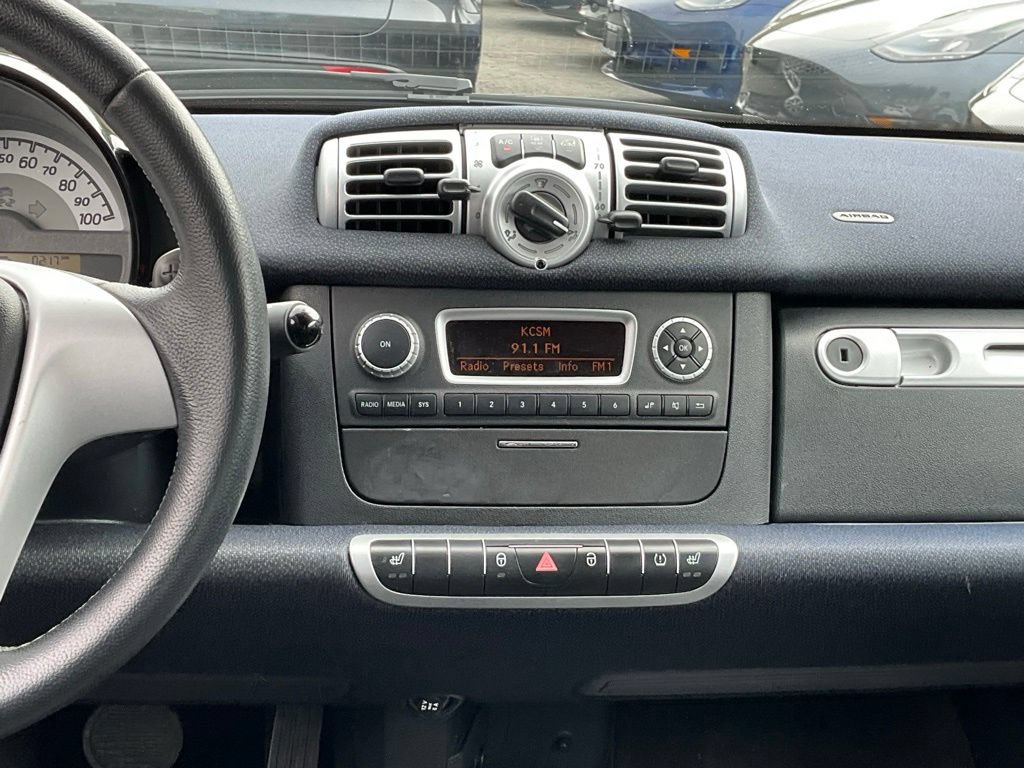 Used 2013 smart fortwo passion RWD image 28