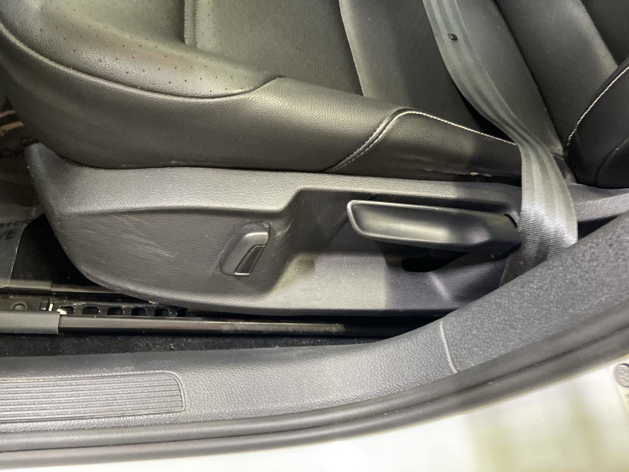 Used 2017 Volkswagen Golf Wolfsburg Edition image 12