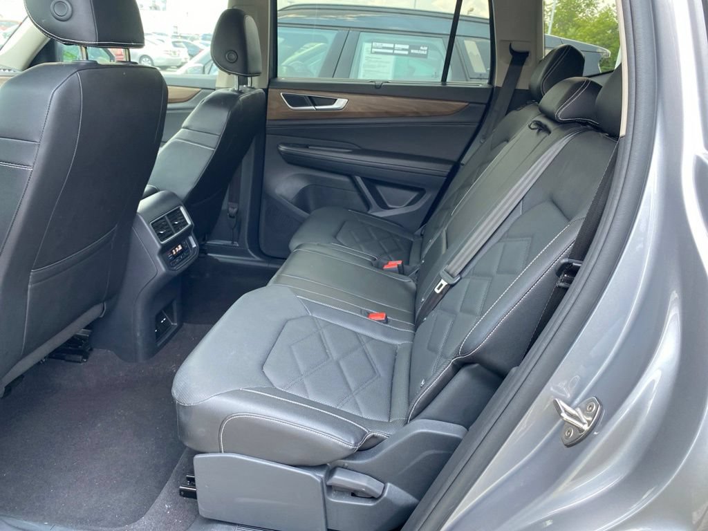Used 2025 Volkswagen Atlas SE AWD/4WD image 9