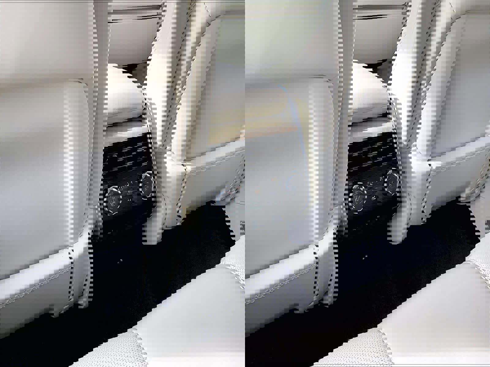 Used 2024 Land Rover Range Rover SE image 37