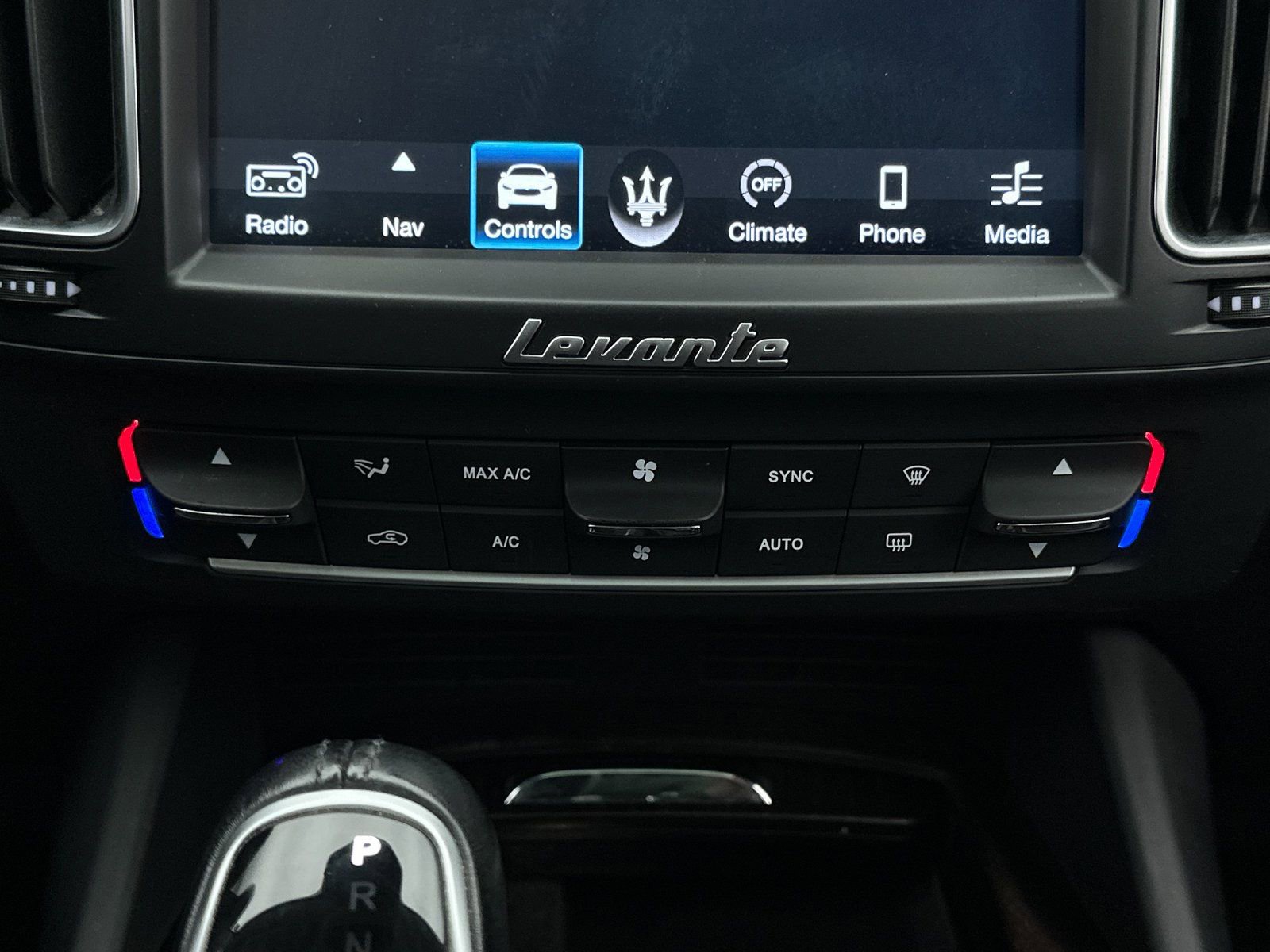 Used 2018 Maserati Levante GranLusso AWD/4WD image 21