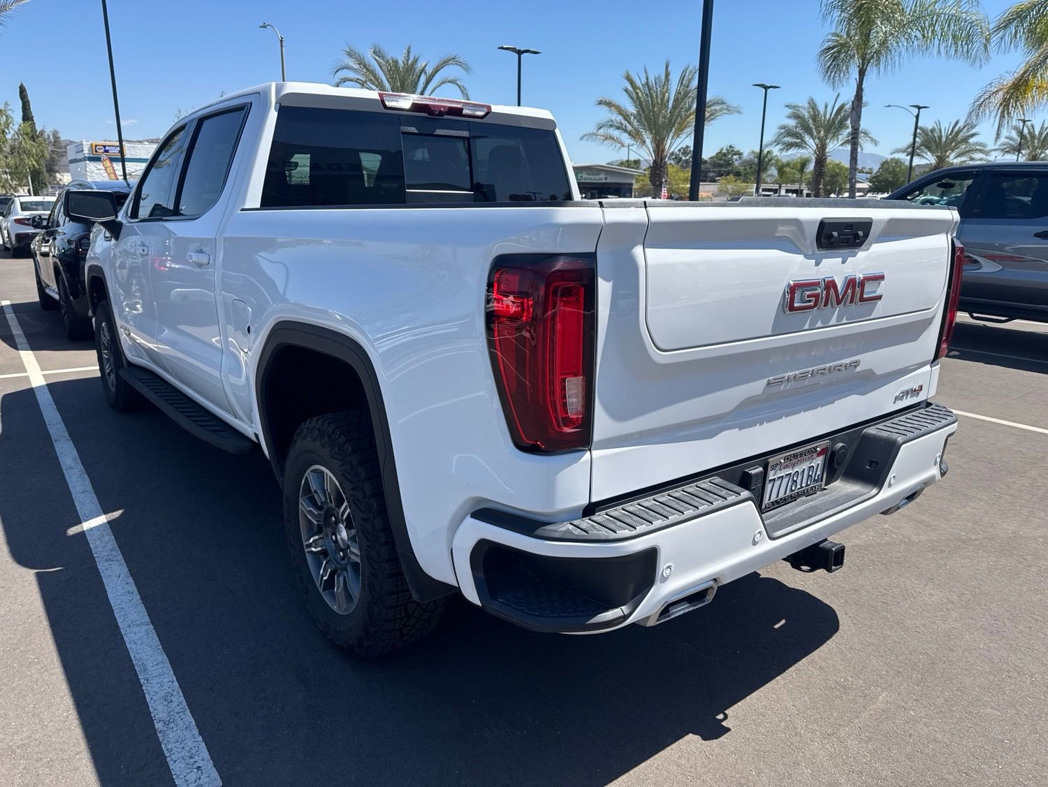 Used 2024 GMC Sierra 1500 AT4 w/ Technology Package AWD/4WD image 18