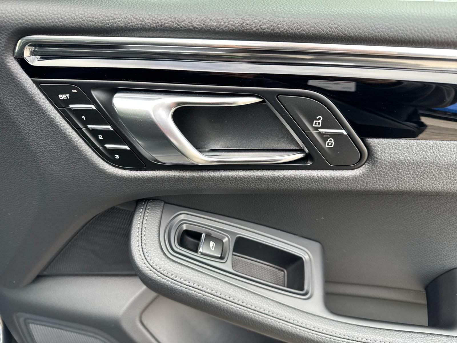 Certified 2026 Porsche Macan AWD/4WD image 20