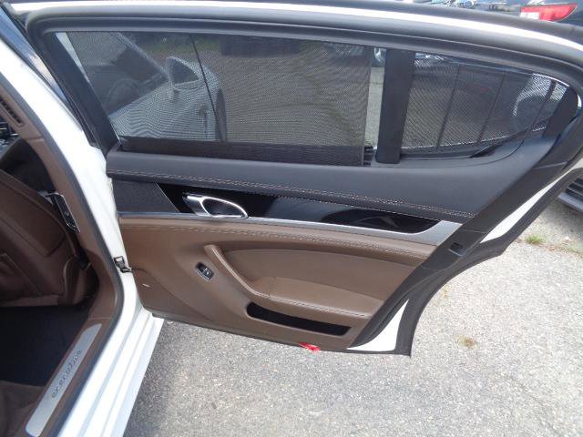 Used 2015 Porsche Panamera 4S Executive image 16