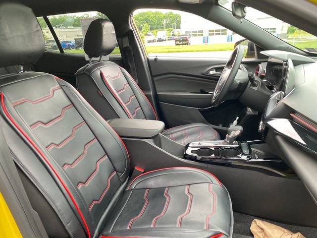 Used 2024 Chevrolet Trax RS w/ Sunroof Package FWD image 13