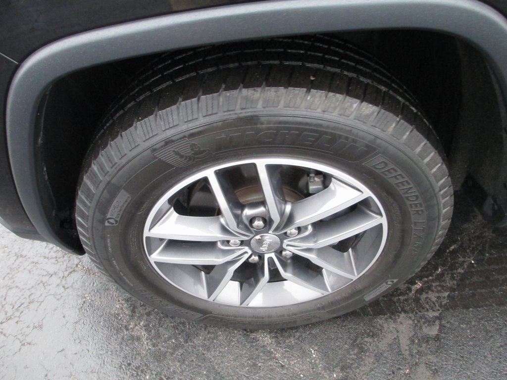 Used 2018 Jeep Grand Cherokee Limited image 12