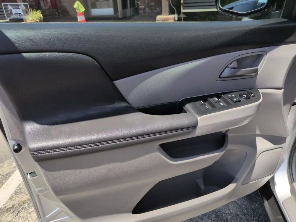 Used 2011 Honda Odyssey EX-L image 31