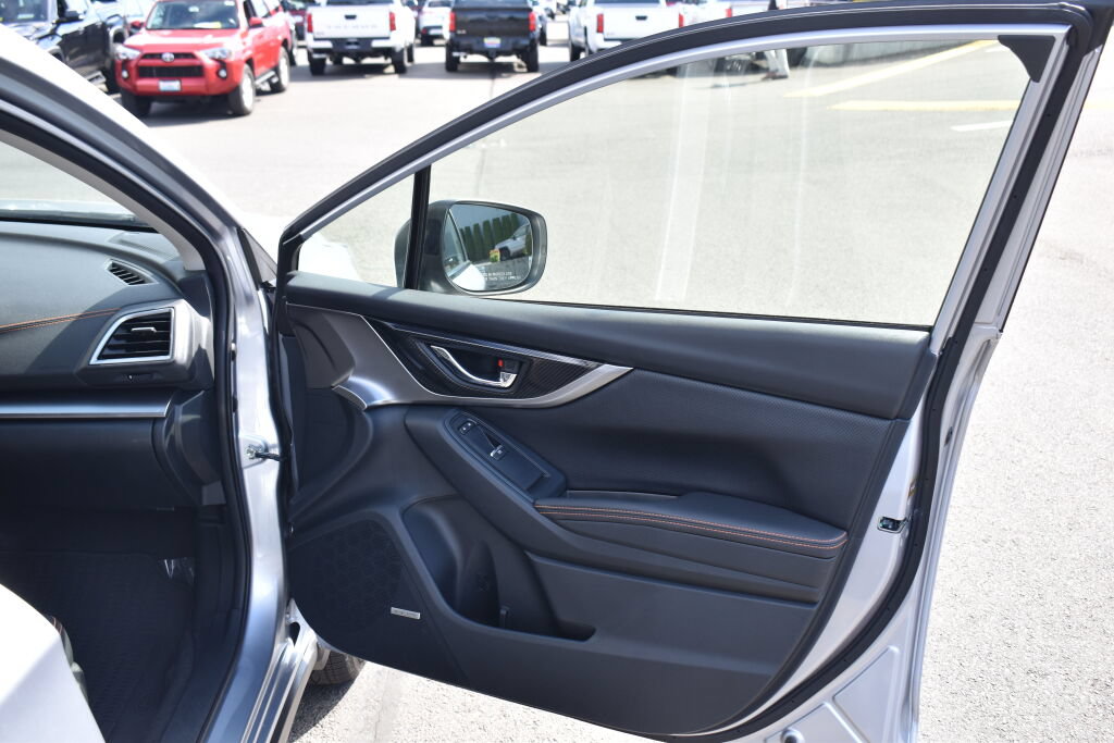 Used 2020 Subaru Crosstrek 2.0i Limited w/ Moonroof Package w/Navigation AWD/4WD image 24