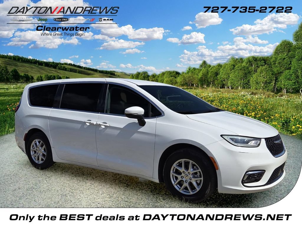 Used 2023 Chrysler Pacifica Touring-L FWD image 1