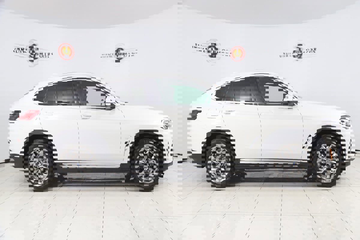 Used 2022 BMW X4 xDrive30i w/ Convenience Package image 2