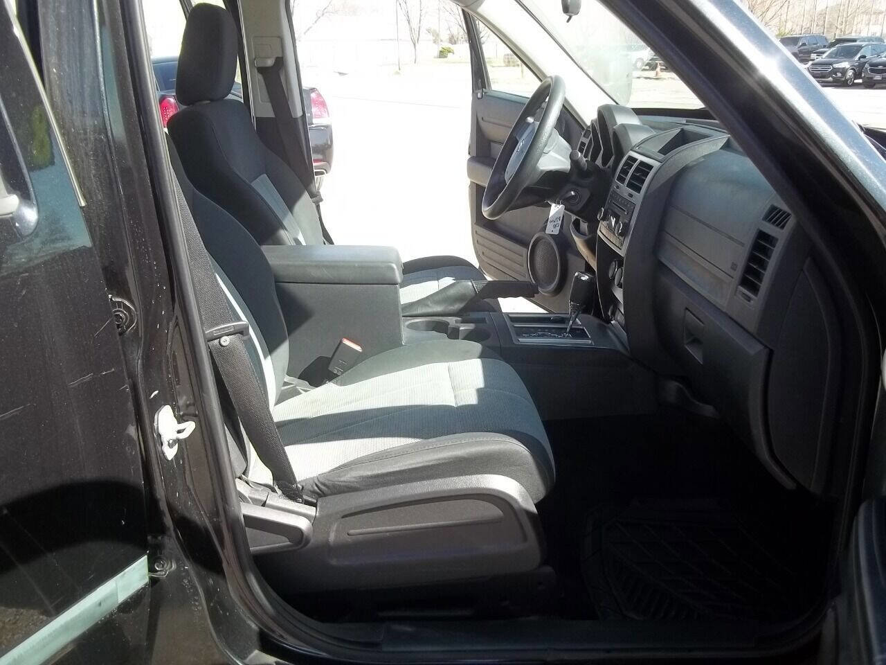 Used 2008 Dodge Nitro SXT image 10