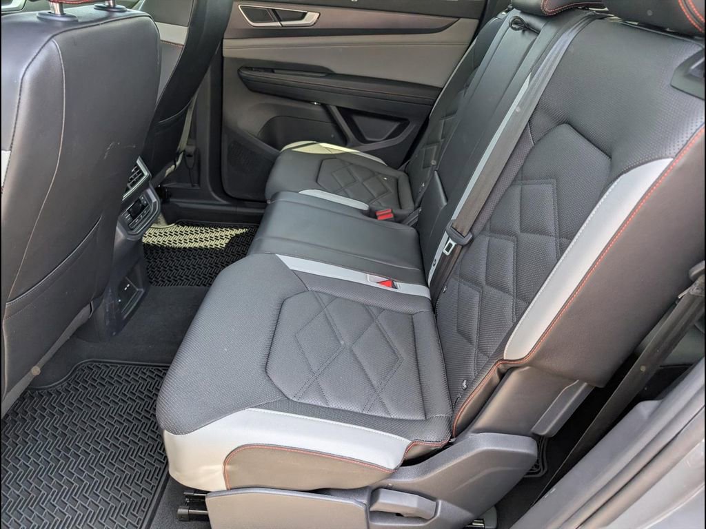 Used 2024 Volkswagen Atlas Peak Edition SE AWD/4WD image 9