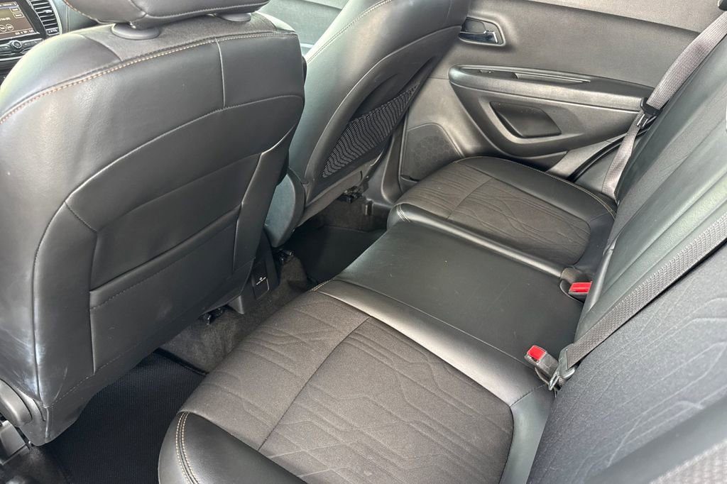 Used 2018 Chevrolet Trax LT w/ LT Convenience Package image 6