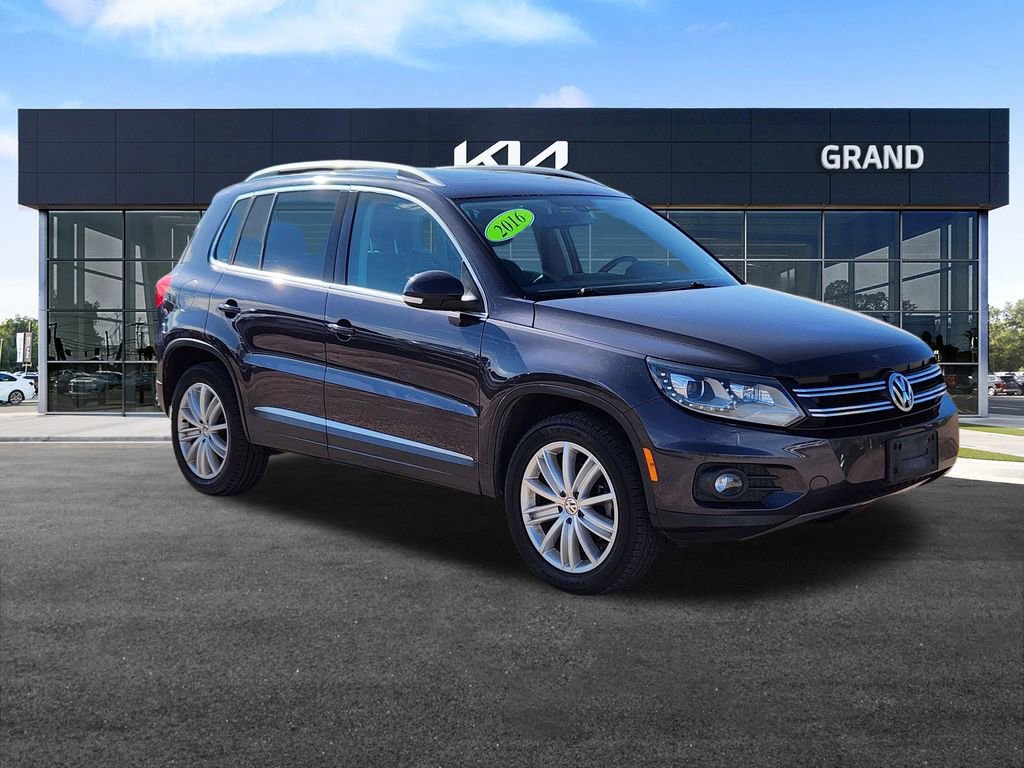 Used 2016 Volkswagen Tiguan S image 3