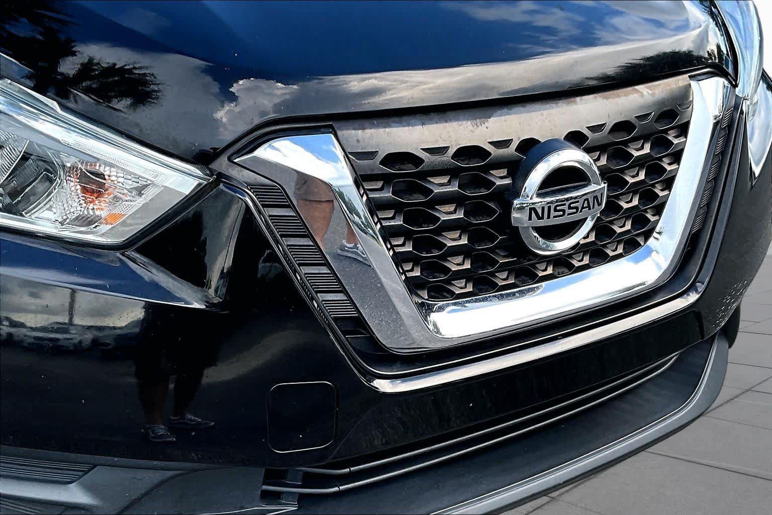 Used 2018 Nissan Kicks SV FWD image 32