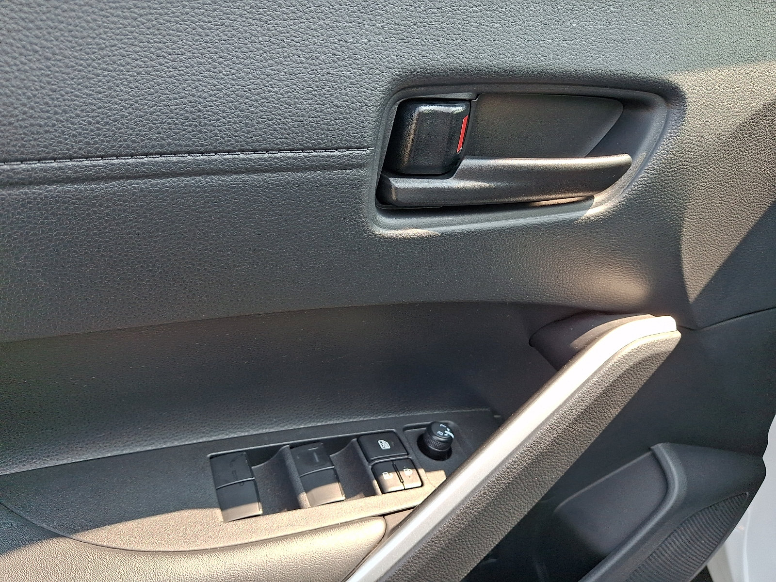 Certified 2025 Toyota Corolla Cross AWD Hybrid w/ Moonroof Package image 13