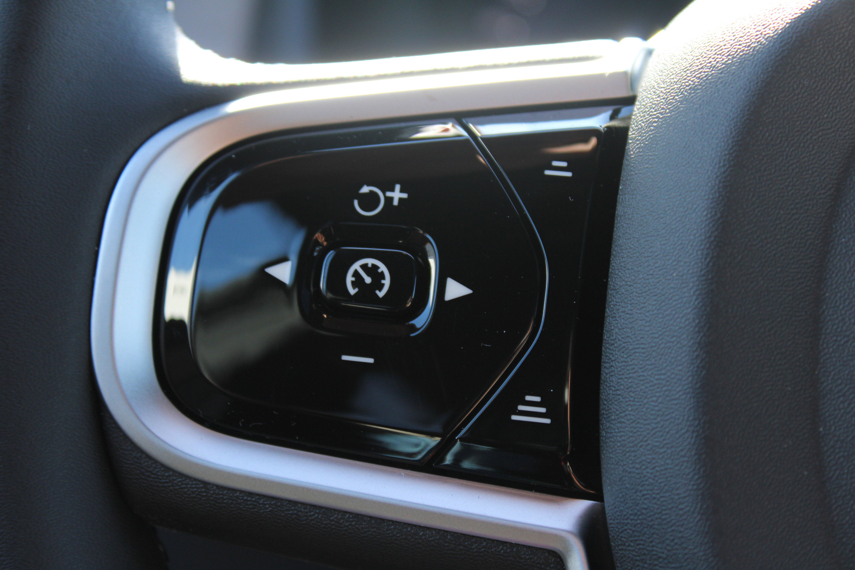 New 2026 Volvo XC90 T8 Plus w/ Protection Package Premier AWD/4WD image 19