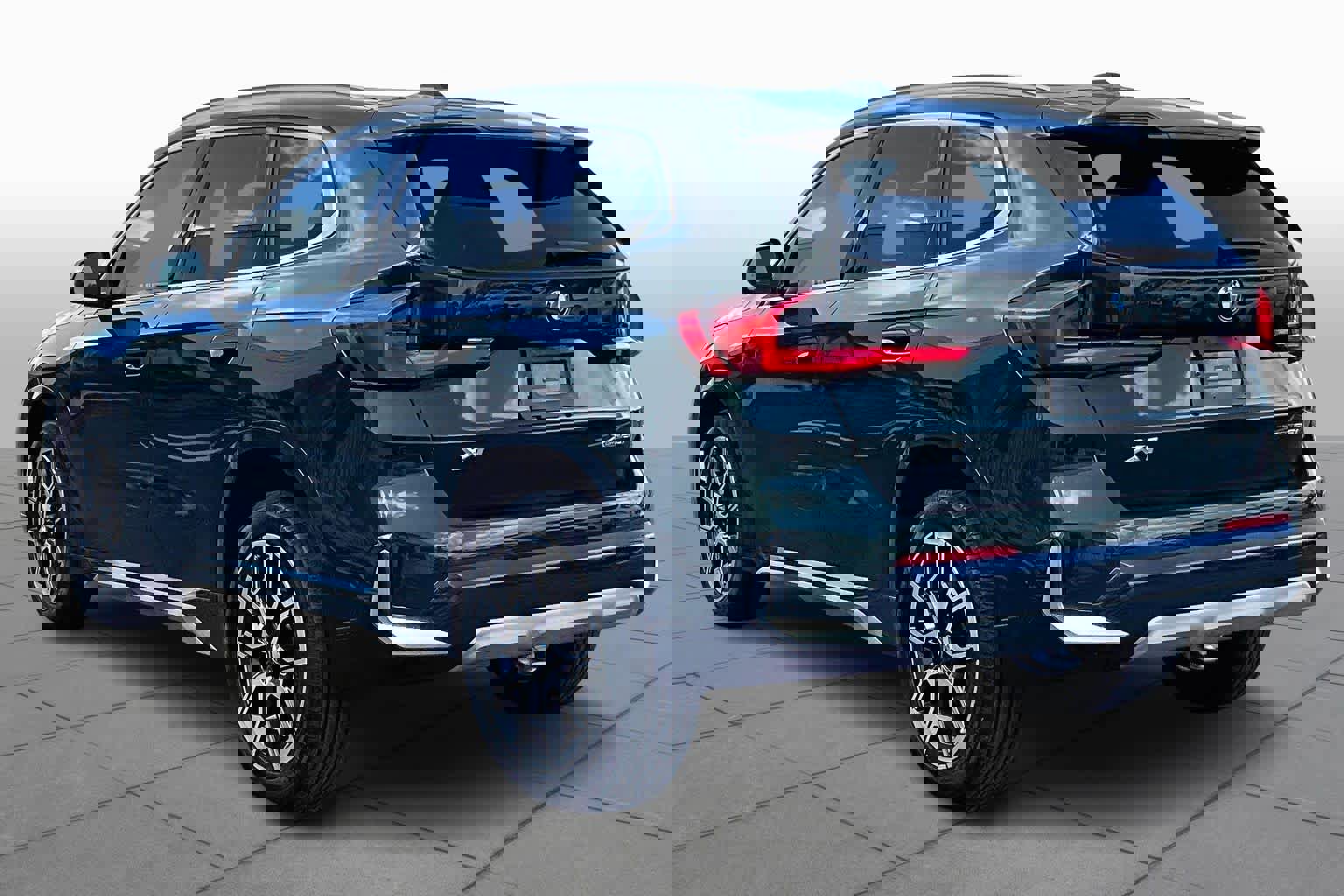 Certified 2023 BMW X1 xDrive28i w/ Convenience Package image 11