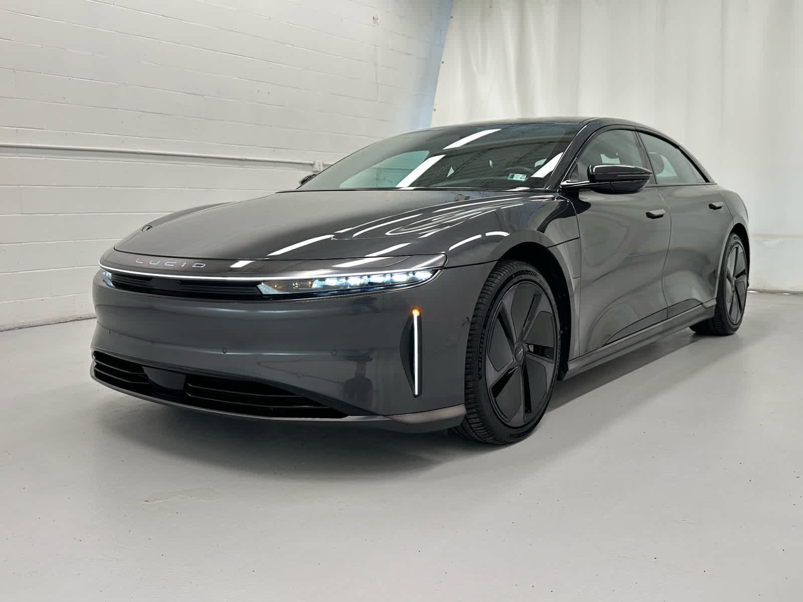 Used 2024 Lucid Air Touring AWD/4WD image 4