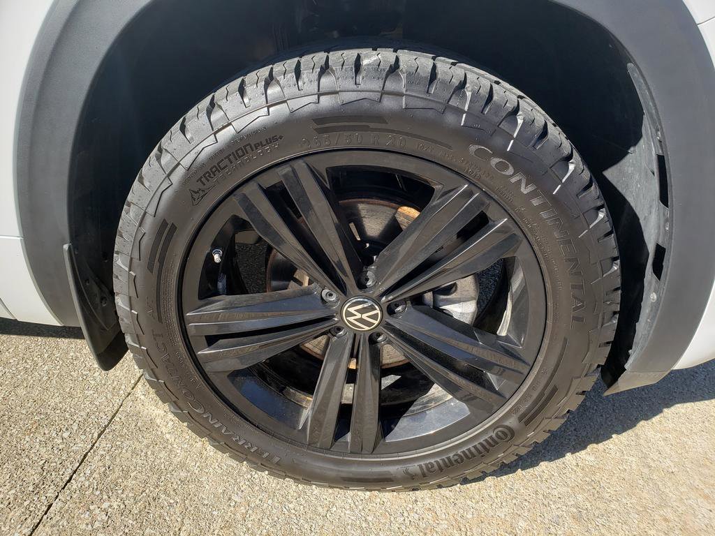 Used 2024 Volkswagen Atlas SEL Premium R-Line image 45